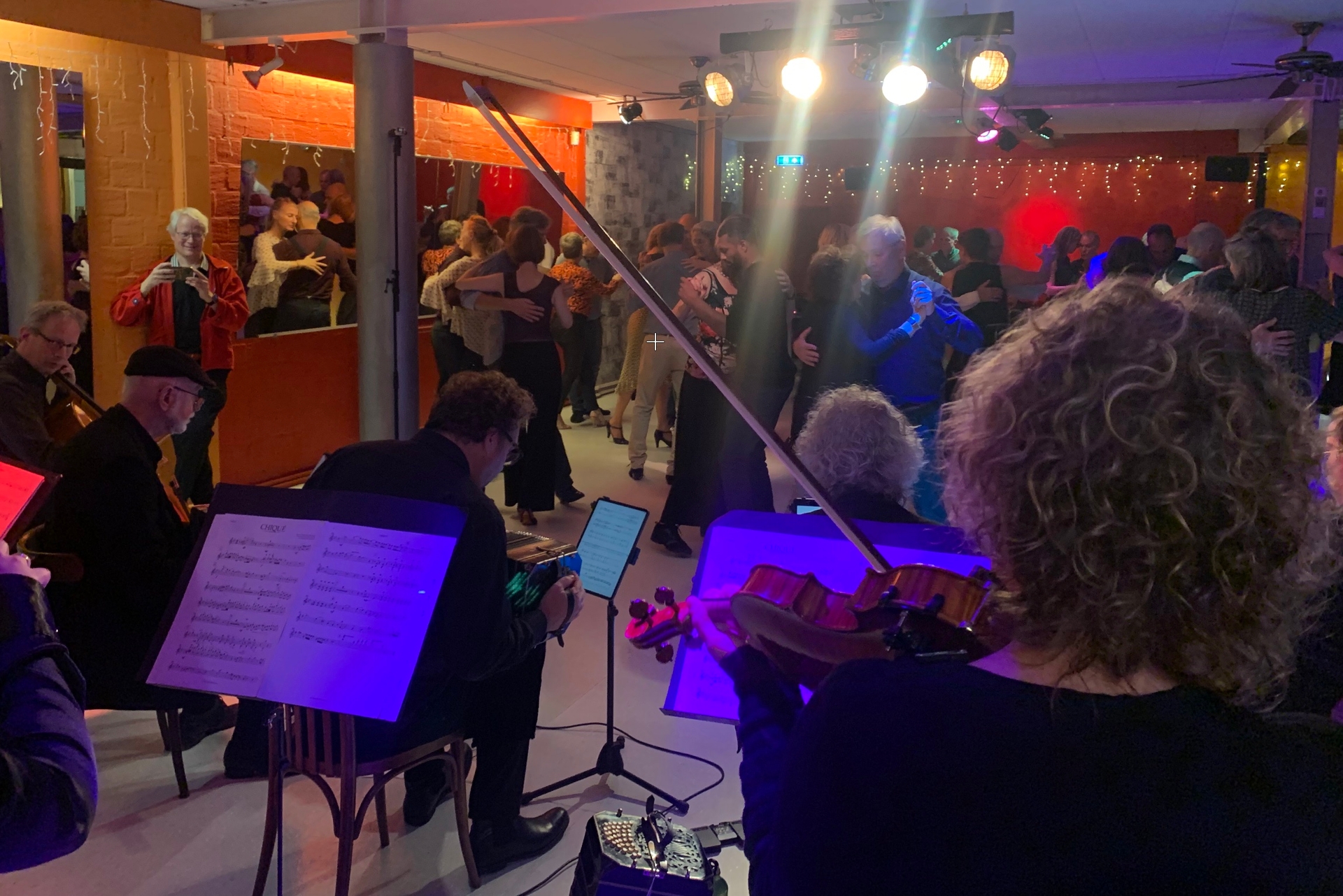 ZondagmiddagSalon met orquesta La Barra